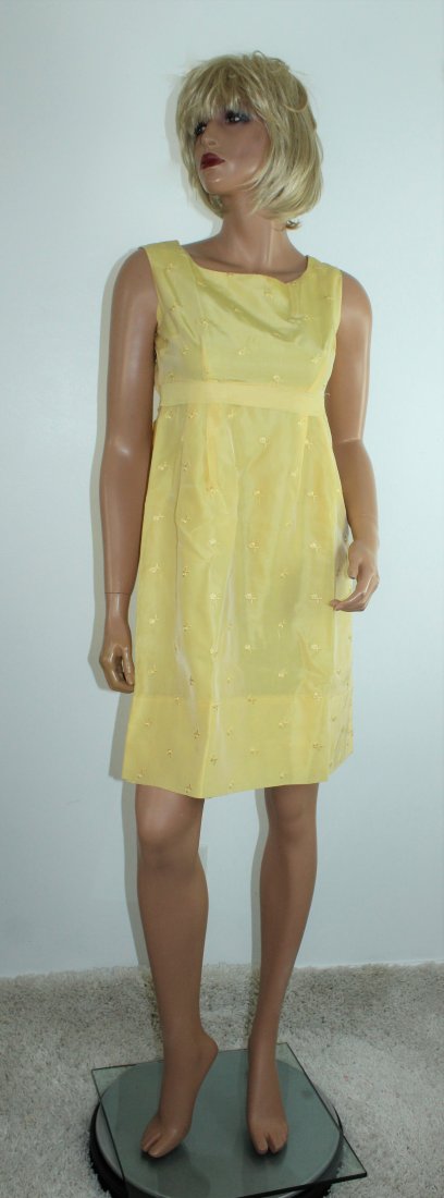 Vintage 60's Yellow Chiffon Party Dress Size XS: Vintage 60's Yellow Embroidered Rayon Chiffon Party Dress Size XS. Size: Not Marked, but should fit a XS size range, maybe a Small (check your measurements against the ones listed here for best fit). 