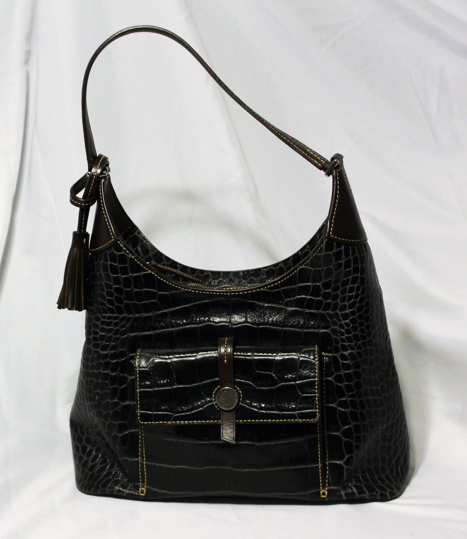 DOONEY & BOURKE Large Black Shoulder Bag: Great roomy DOONEY & BOURKE Large Black Shoulder Bag from recent estate, barely ever used and in great condition. From top of the shoulder strap to base it is 20 inches tall, 14 inches wide across the