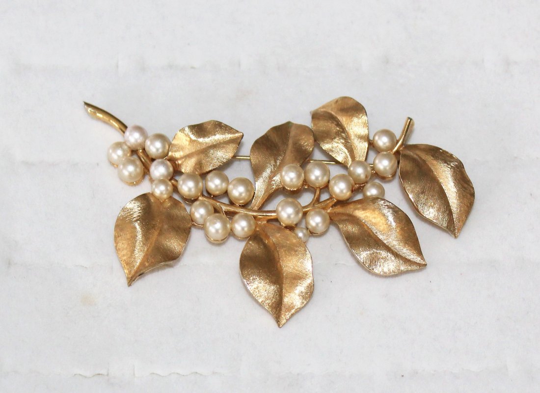 Huge Vintage Crown Trifari Faux Pearl Gold Plate Brooch: Huge Vintage Crown Trifari Faux Pearl Gold Plate Brooch, signed on back, measures 4" wide, 2 3/4" high.
