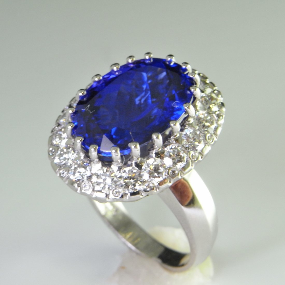 ENORMOUS VIVID BLUE TANZANITE DIAMOND RING 18K: 13 CARATS INCREDIBLE COLOR THAT POPS! D VS DIAMONDS CUSTOM MADE BY HAND! 5 3/4 US SIZABLE 15.42 GRAMS 18K WHITE GOLD! HUGE LUXURY RING...EXCEPTIONAL TANZANITE AND DIAMONDS BIG SPLASH ON THE HAND The