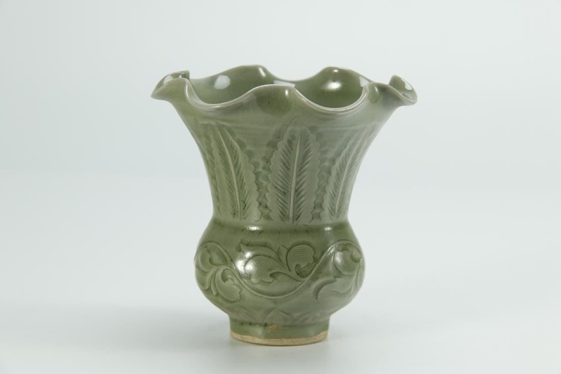 Yao zhou Yao, Vase with Ornaments: Height 13.5 D 14 Bottom D 5