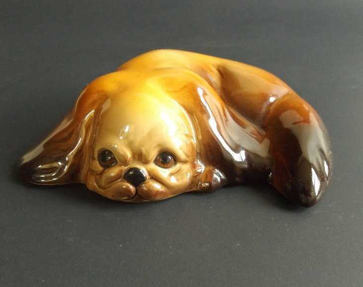 Pekingese, Porcelain dog figurine Midwinter, Burslem