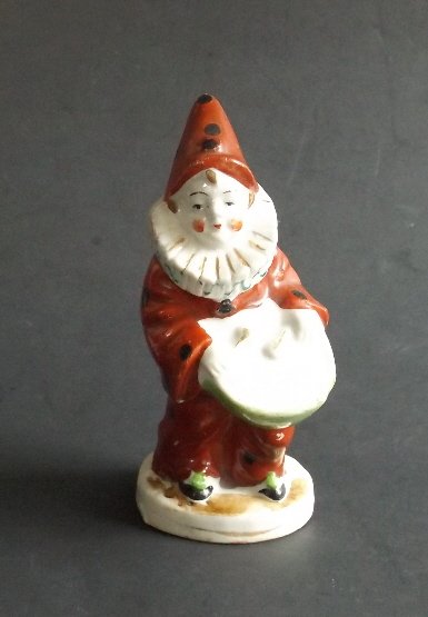 Vintage Porcelain Clown Figurine Occupied Japan 1947-52: Vintage hand-painted miniature clown with a drum, porcelain figurine marked 'Made in Occupied Japan', [1947-1952] US: Priority (c 2-4 days) --------- $9.50 Canada: 1st Class (c 2-6 weeks) -- $23.50 Wo