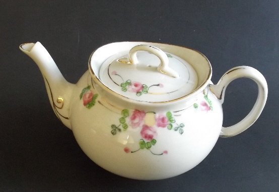 Nippon Hand Painted Porcelain Teapot 1900-1910s: Antique Nippon Hand Painted Porcelain Teapot, marked at the bottom "Nippon" and "Hand Painted," c.1900s-1910s. US: Priority (c.2-4 days) -------- $24.50 Canada: 1st Class (c.2-6 weeks) -- $37.50 World