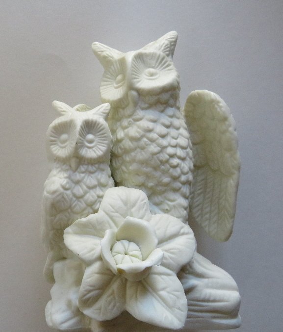 Porcelain Bisque Two Owls figurine: Porcelain bisque owl figurine, two owls sitting on the tree stump, unmarked [possibly antique German] US: Priority (c.2-4 days) ---------- $17.50 Canada: 1st Class (c.2-6 weeks) ---- $22.50 World: 1st