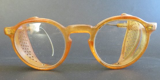 Safety Glasses with Side Protectors 1950s-1960s: Safety glasses with movable side flaps, marked 'AO' on the top of both lenses, 1950s-1960s. US: Priority (c.4-10 days) --------------- $13.50 Canada: Priority (c.2-6 weeks) -------- $29.50 World: Prio