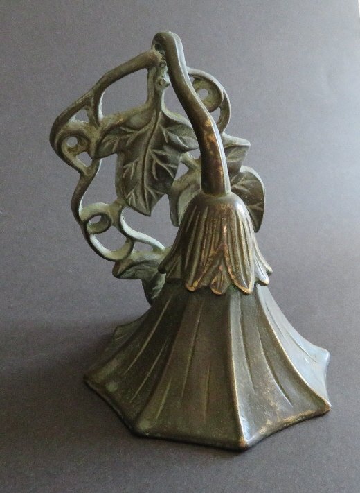 Art Nouveau Bronze Country Store Doorbell 1930s-50s: Vintage bronze Art Nouveau country store doorbell in shape of a flower, c. early- mid 20th Century. Mounted to the door, this solid bronze bell would make a harmonic sound when the door is moved. Beau
