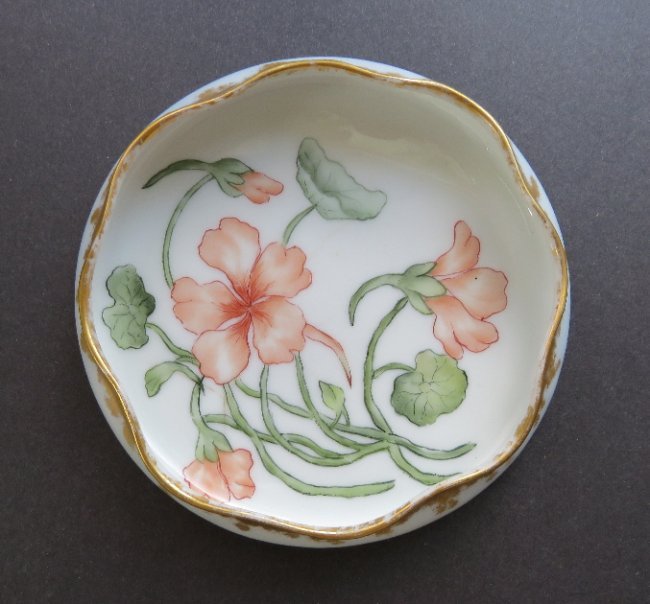 Art Nouveau Haviland Porcelain Bowl 1880 Limoges: Antique Art Nouveau porcelain vanity dresser jewelry tray / small bowl by Charles Field Haviland, hand painted flowers and golden rim. The mark on the bottom "CFH/ GDM" was applied in 1882-1890. There