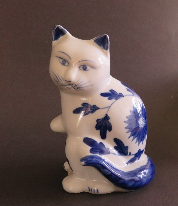 Vintage Porcelain Cat, Cobalt Hand Painted, Seymour Mann, 1990 marked: Vintage Seymour Mann porcelain Cat, genuine cobalt blue hand painted decorations, original paper label dated MCMXC [1990] is present. The figurine is 6.1/2" [15.5cm] tall, c. 4.1/2" x 3.3/4" [11.4cm x