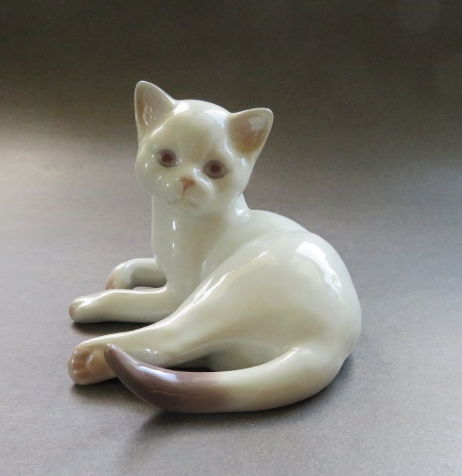 Vintage Bing & Grondahl Porcelain Cat Figurine, Denmark 1970s (1 of 12)