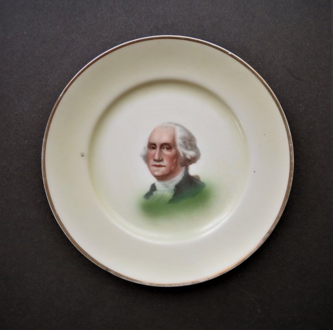Vintage 1932 Small Porcelain Plate, President George Washington (1 of 4)