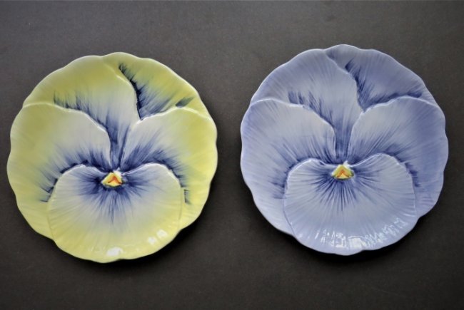 Set of 2 Salute! Italia Handcrafted Ceramic Pansy Flower Plates 1990s (1 of 10)