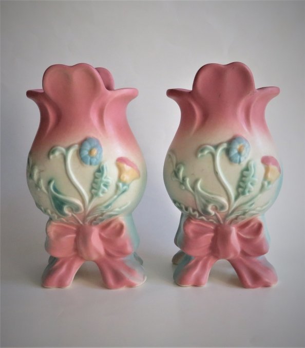 Set of 2, Art Deco, Hull B2, USA Bowknot Ceramic Vases 1949 (1 of 12)