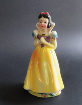 Walt Disney, Snow White, 1960 Wales Hand Painted Porcelain Figurine, Japan