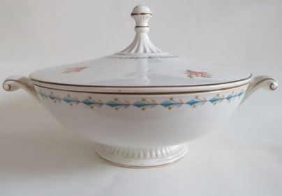 Hall Federal Style Porcelain Lidded Serving Bowl, Mount Vernon Pattern, 1940s
