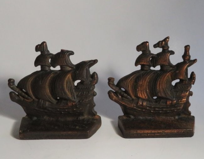 Set of 2 Vintage Copper Plated Cast Iron Sail Ship Bookends: Vintage Pair of sail ship bookends, copper plated cast iron, unmarked. The bookends are c. 5" [12.5cm] tall; the base ase is c.4" x 1.1/2" [10cm x 4cm]; one ship is missing two flags on the masts [see