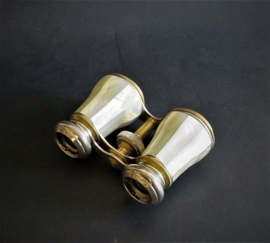 Antique French Opera Binoculars 1870s, Mother of Pearl Inlay, Intact Lenses (1 of 19)