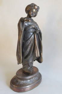 Japanese Geisha Sculpture, Bronze Okimono Figurine, Meiji Era 1890s: Antique Japanese bronze okimono depicting a geisha figurine, unmarked, Meiji era, late 19th- early 20th century. The figurine is 12" [25.5cm] tall, c.5.1/2" x 3.3/4" [13.5cm x 9.5cm] at the base, gree