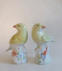Set of 2 Antique Meissen Style Canaries, Bird Porcelain Figurines, 1920s
