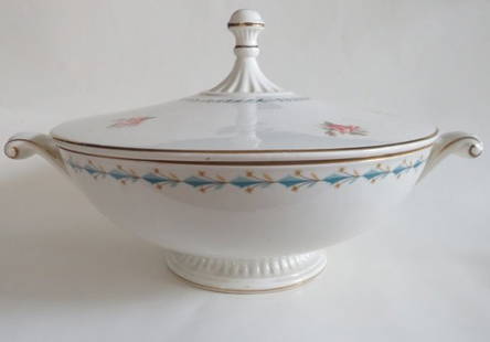 Hall, Federal Style Porcelain Lidded Serving Bowl, Mount Vernon Pattern, 1940s: Vintage early Federal style Hall porcelain footed serving bowl, Mount Vernon pattern, 1940s-1950s; marked in gold on the bottom "Manufactured by Hall China Co, protected under Process Patent No 229696