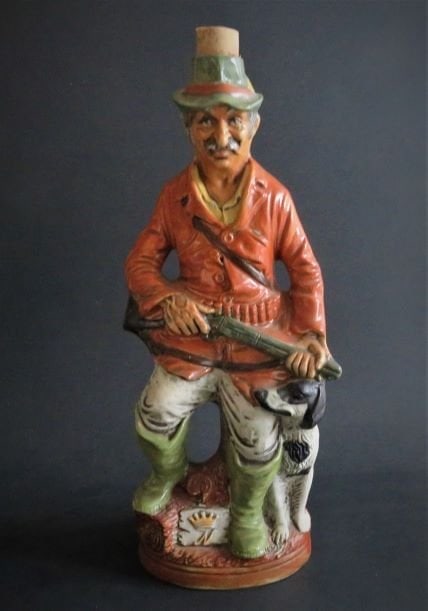 Italian Ceramic Wine Vento Cleveland Ohio Decanter Marchio Nazionale Bottle 1970s: Vintage Mid Century Italian Wine Vento Cleveland Ohio Decanter Marchio Nazionale Cork Bottle, limited edition collectors item, c.1970s; hunter and dog, marked with a crown and 'N' at his feet, origina