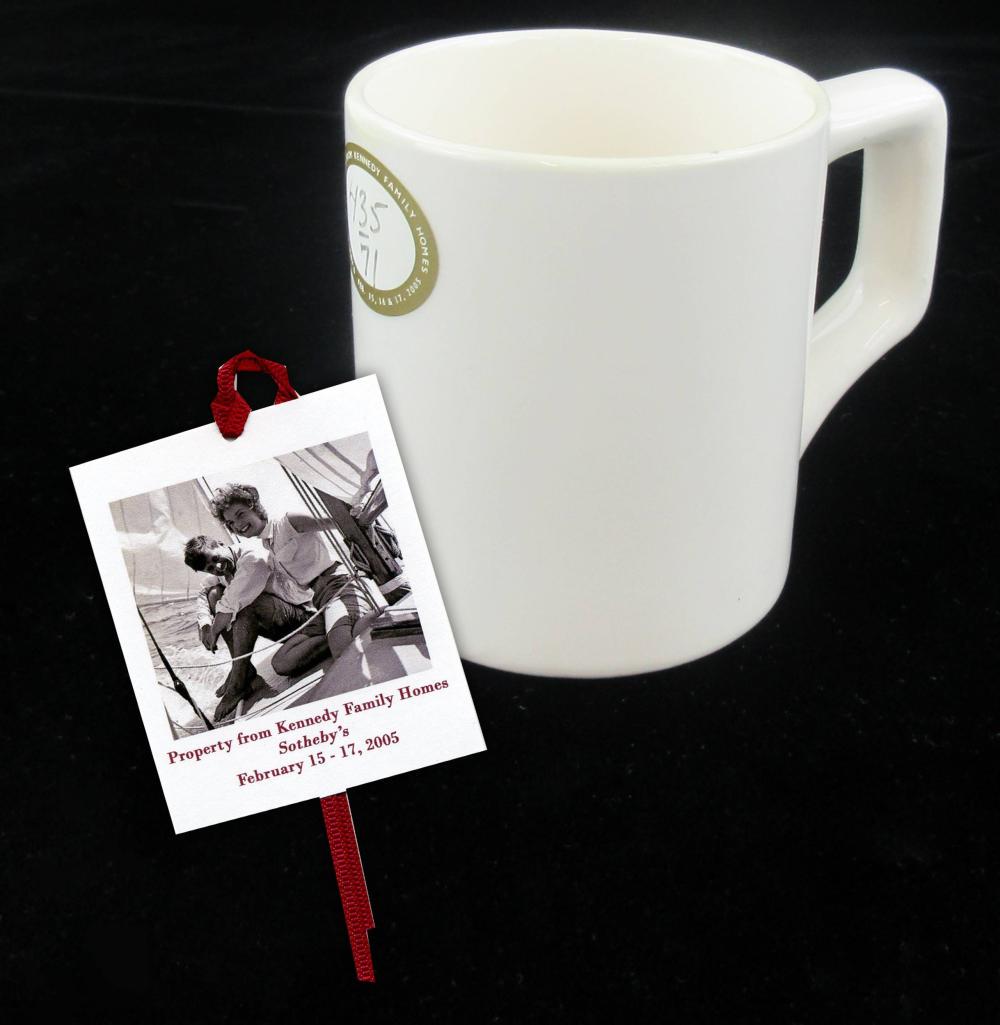 Kennedy Owned Vintage Stoneware Tea Mug (1 of 5)