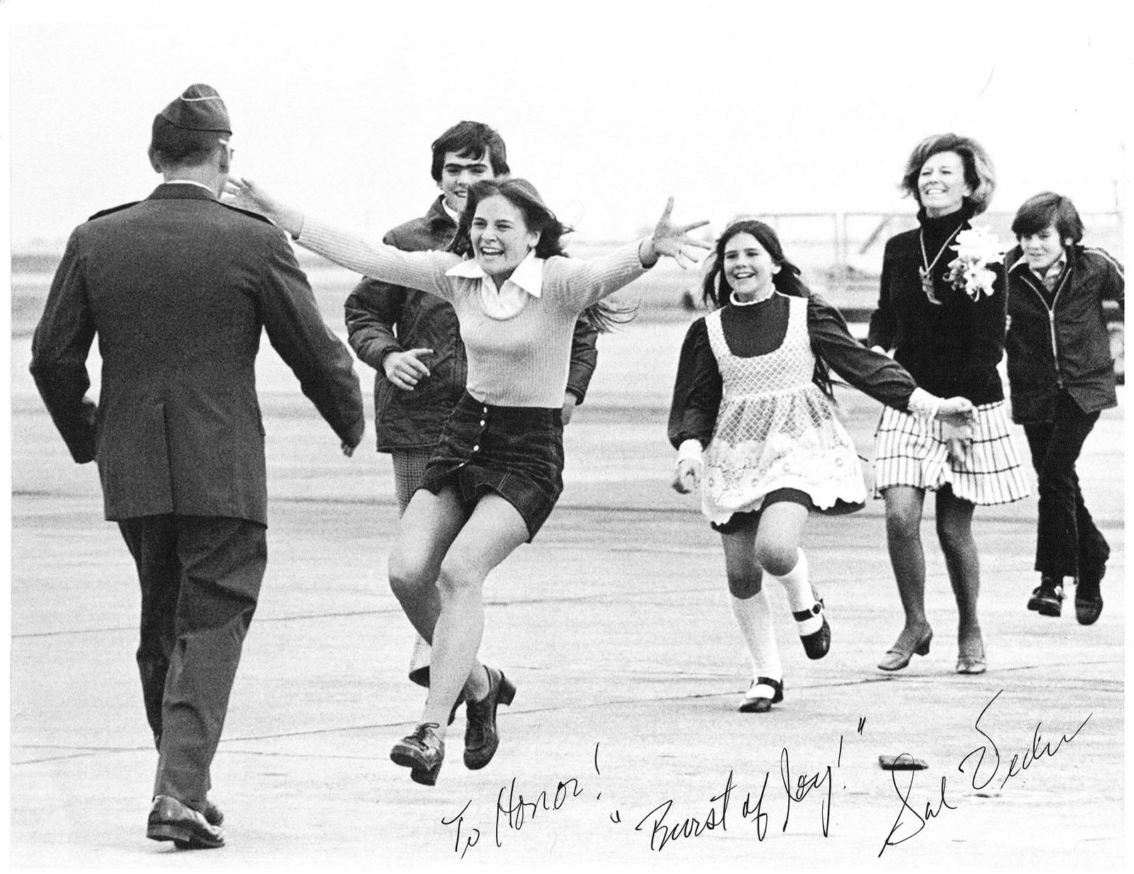 Sal Veder Signed “Burst of Joy” Pulitzer Prize Photo (1 of 3)