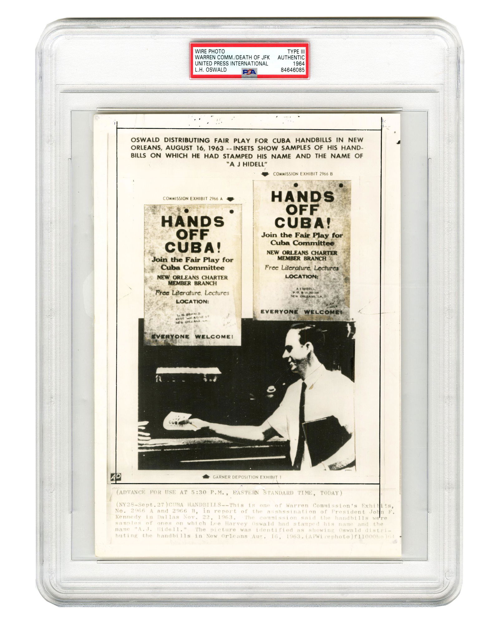 Warren Commission PSA Graded Photo, Oswald Handing Out Pro-Cuba Fliers (1 of 3)