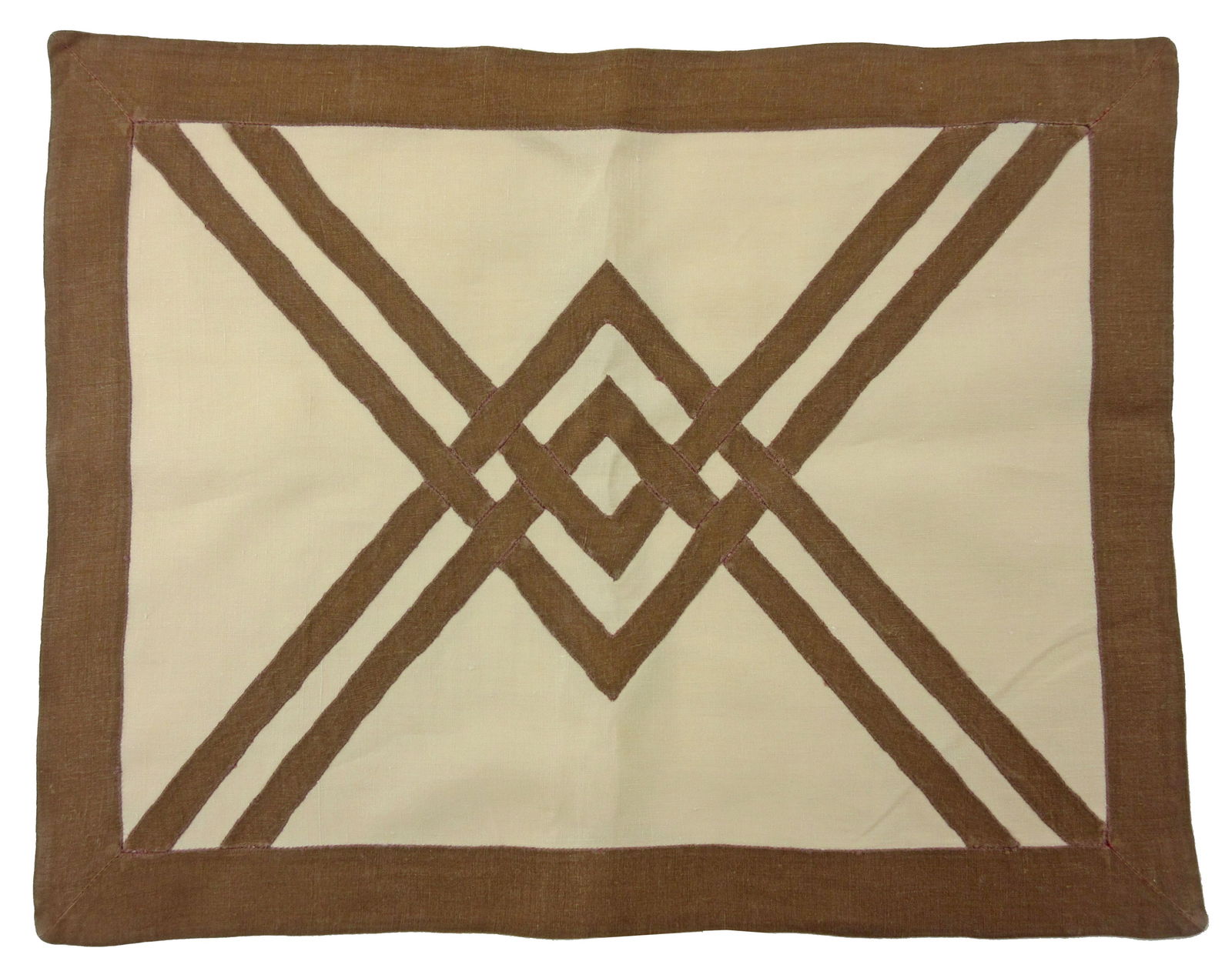 Duke & Duchess of Windsor Owned "W" Placemat, Ex-Sotheby's: Duke & Duchess of Windsor Owned "W" Placemat, Ex-Sotheby's A linen placemat, light brown ground with a dark brown border and stylized "W" design, from the personal collection of the Duke and Duche