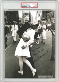 V-J Iconic Times Square V-J Day Kiss Photo Signed by Sailor Carl Muscarello