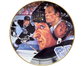 Wayne Gretzky & Gordie Howe Signed Limited Edition Plate! Commemorating All Time Scoring Record!