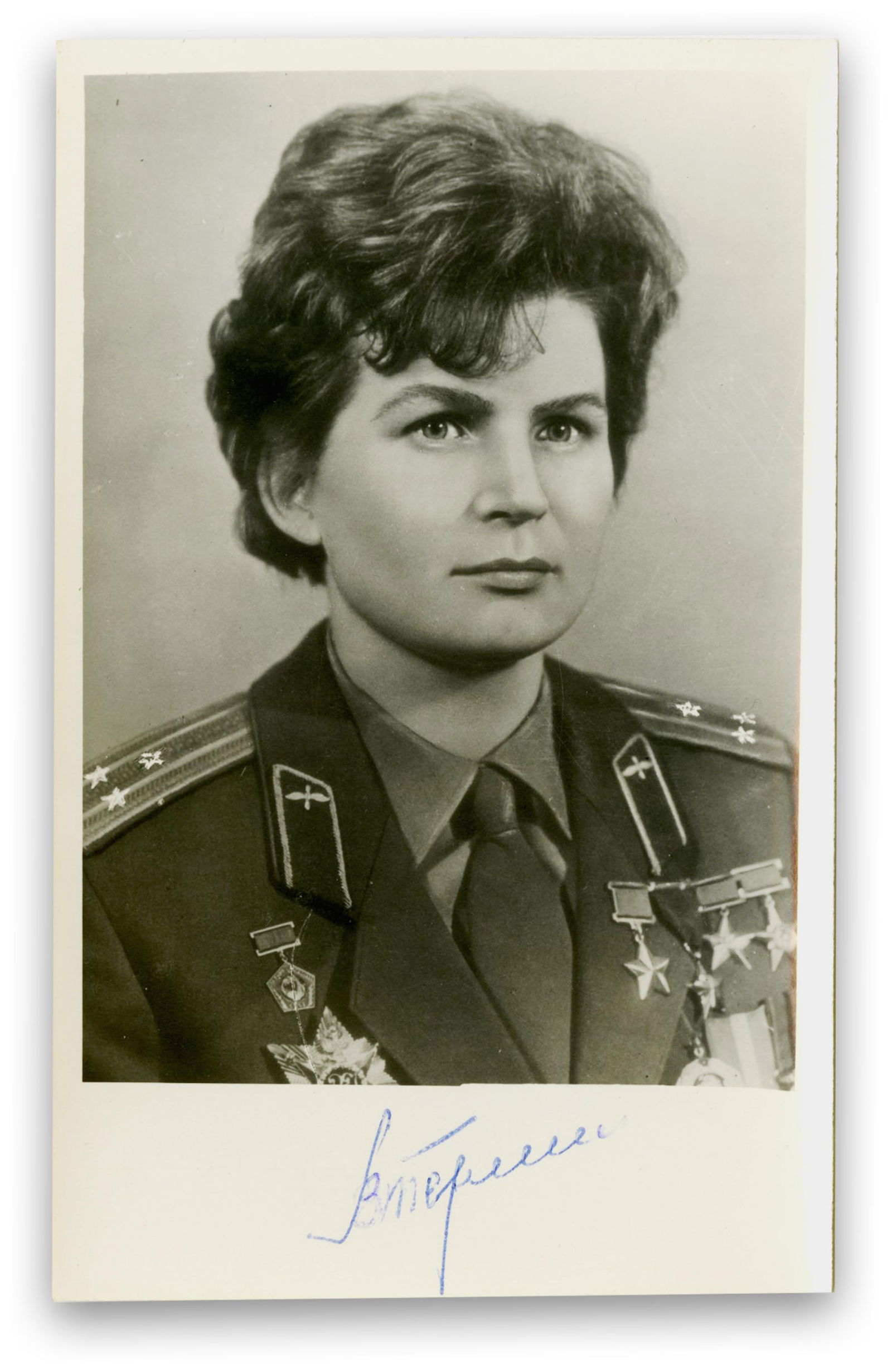 Valentina Tereshkova SP in Uniform, Pre-Cert Zarelli: Valentina Tereshkova [Soviet Union], ca. 1969 Valentina Tereshkova SP in Uniform, Pre-Cert Zarelli Signed photograph A black and white portrait photograph of Vostok 6 cosmonaut Valentina Tereshkova