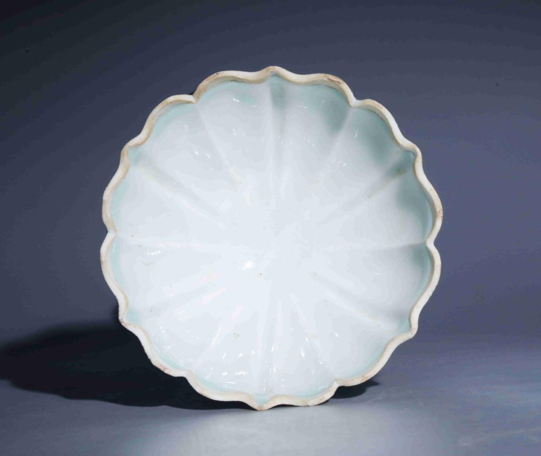 HUTIAN KILN HIGH FLOWER MOUTH DRINKING PLATE (1 of 6)