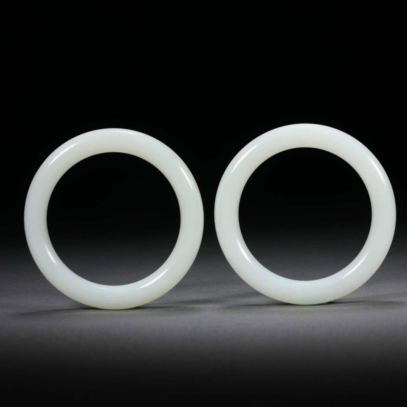 A pair of Qing dynasty Hetian jade bracelets (1 of 5)