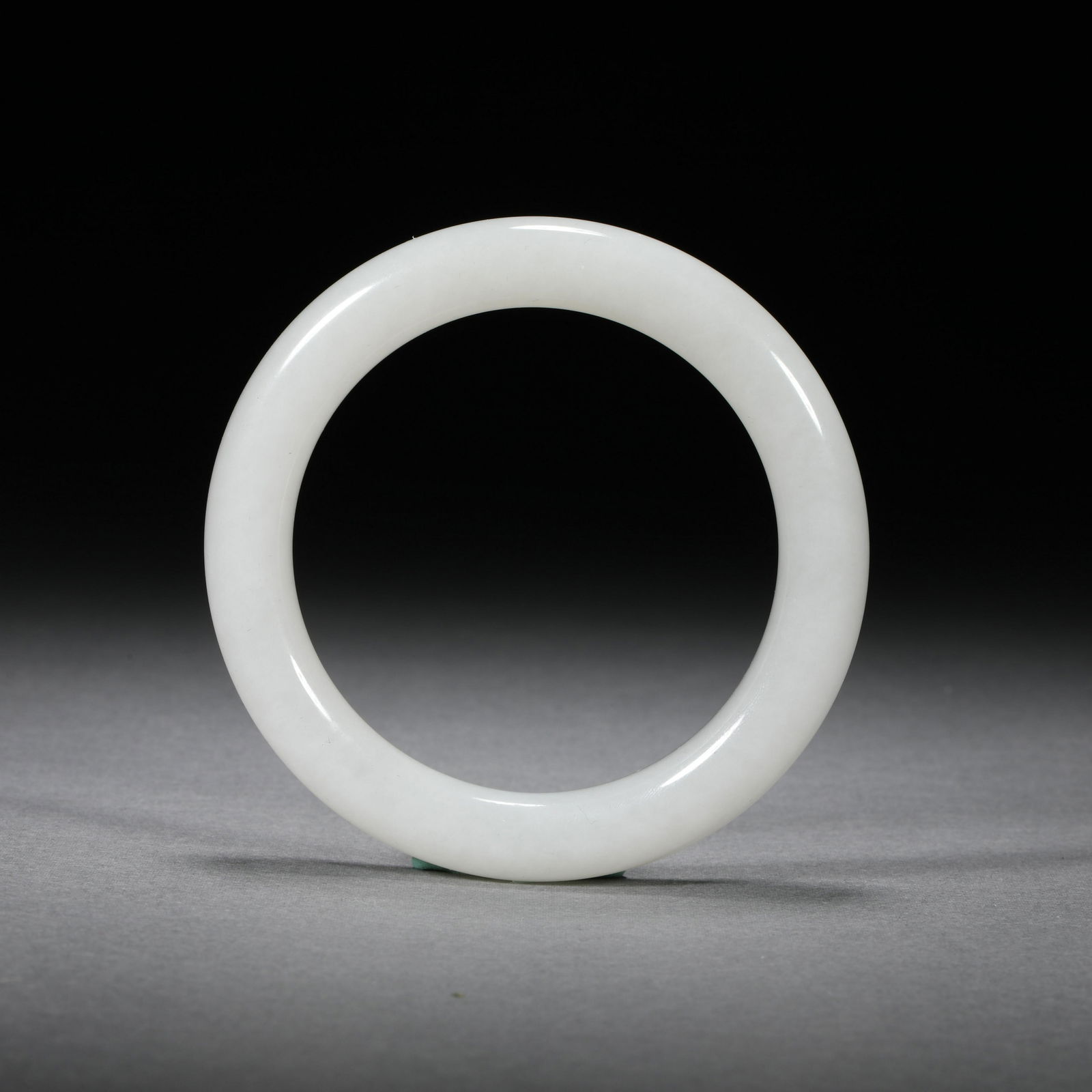 Qing dynasty Hetian jade bracelet (1 of 5)