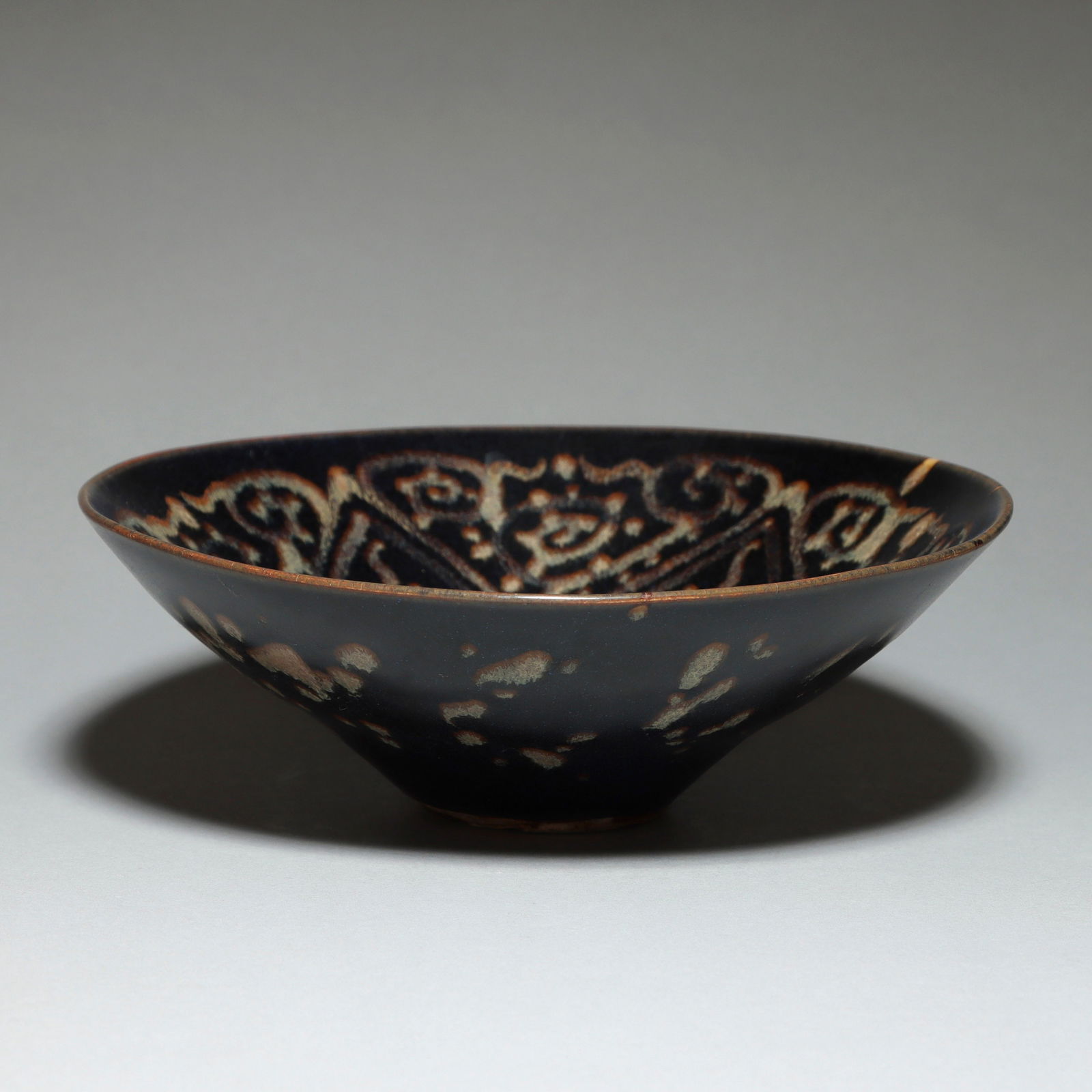Song Dynasty Jizhou kiln feng-tail grain cup (1 of 9)