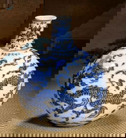 A bule and white dragon moonflask