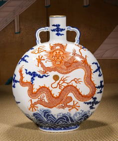A blue and white iron-red dragon moonflask
