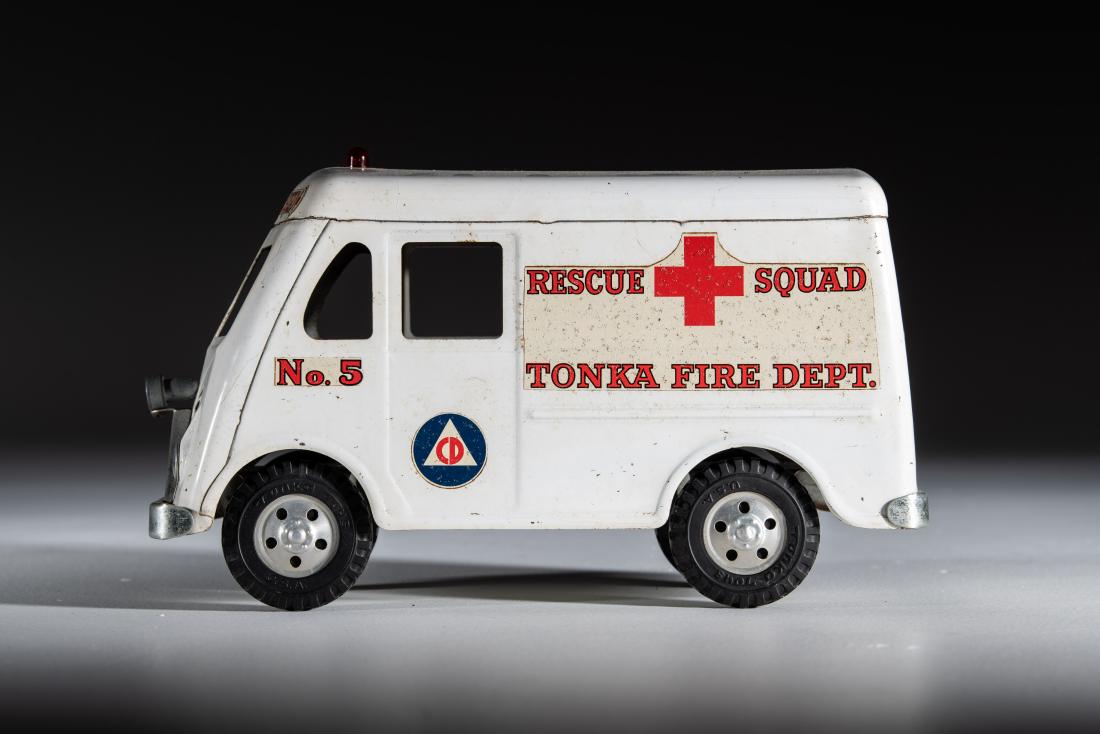 Tonka Fire Dept. Rescue Squad Van  (1 of 4)