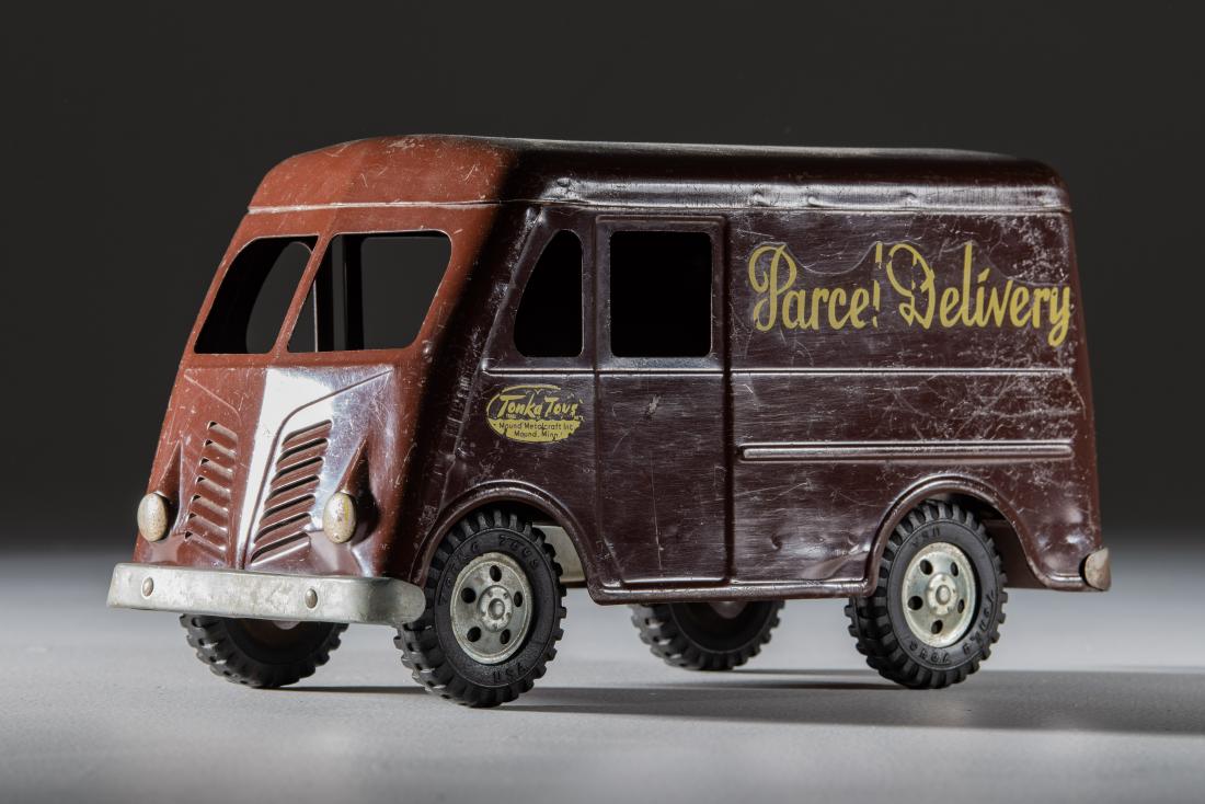 Tonka Toys Parcel Delivery Van  (1 of 5)