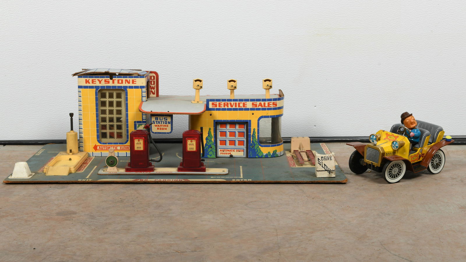 Keystone Service Station & Car Tin Toy (1 of 3)