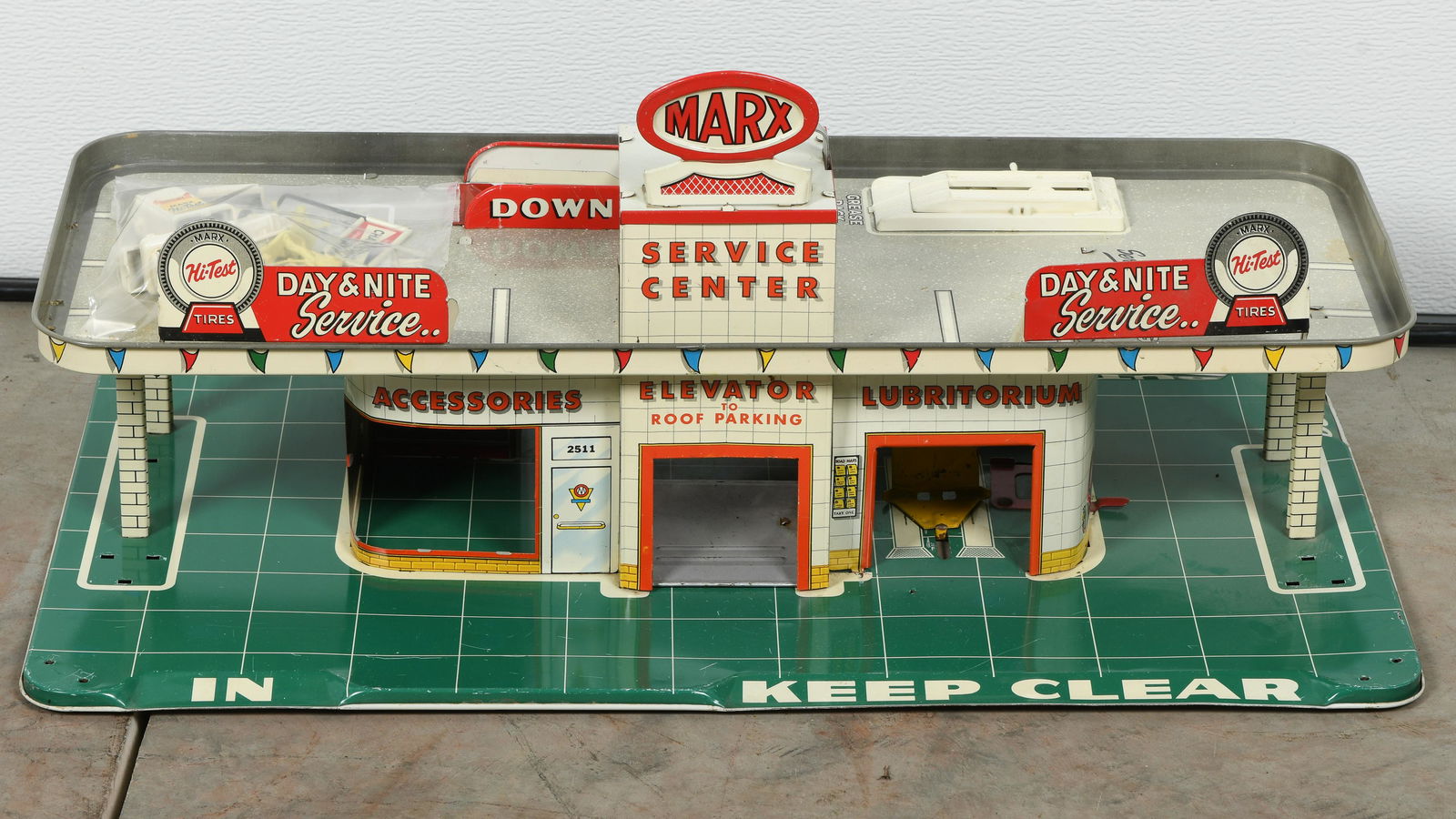 Marx Gas Station Diorama (1 of 2)