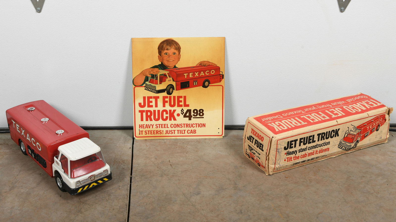 Texaco Jet Fuel Truck Collectables (1 of 1)
