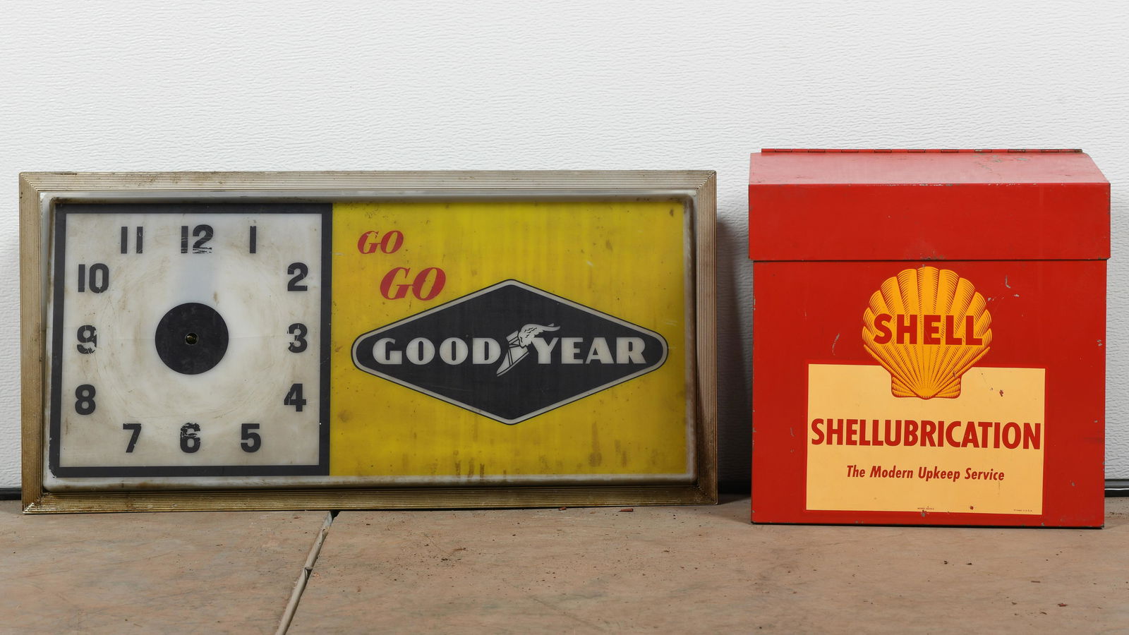 Shell Lubrication Display & Goodyear Clock (1 of 1)
