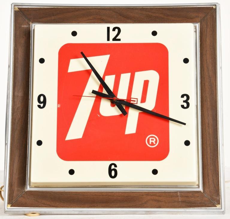 7 UP ADVERTISING CLOCK (1 of 2)