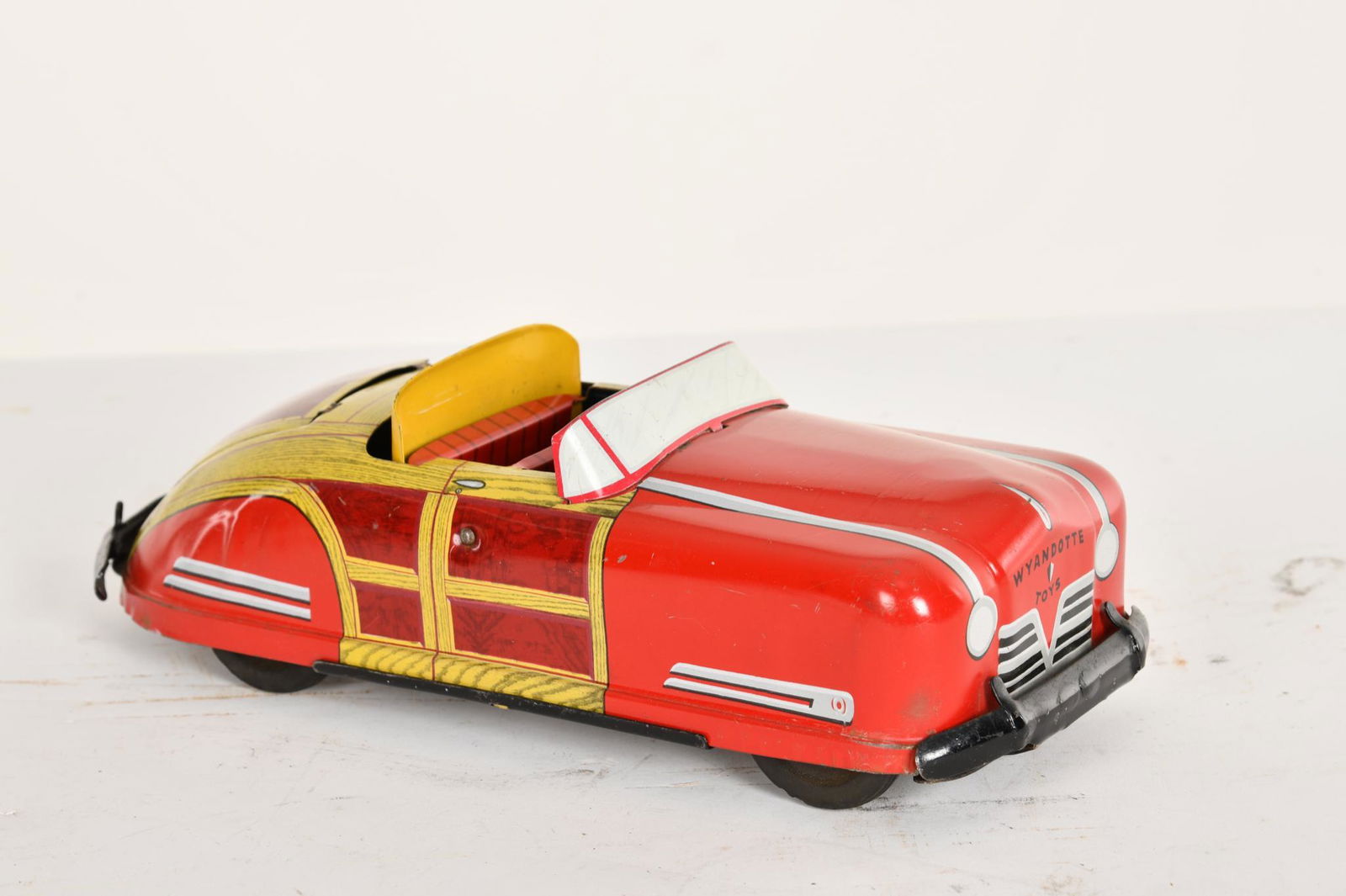 WYANDOTTE TIN TOY CAR (1 of 2)