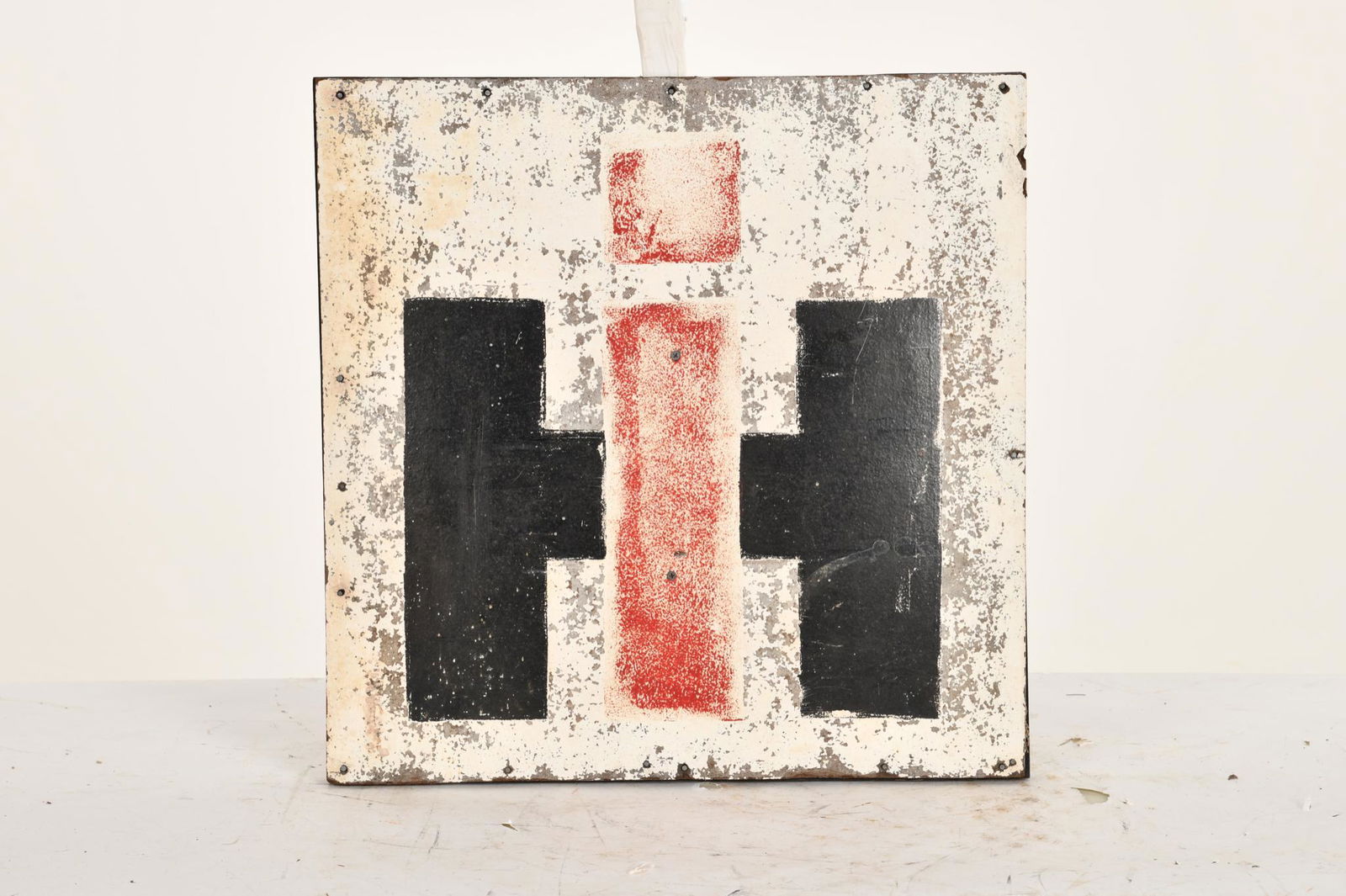 CASE IH SIGN: SINGLE SIDED MASONITE. ABOVE AVERAGE COLOR WITH HEAVY COLOR LOSS. TOUGH SIGN TO FIND IN ANY CONDITION. 