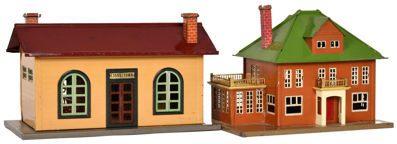 Lionel 127 Station (type II) & 190 Villa (1 of 4)