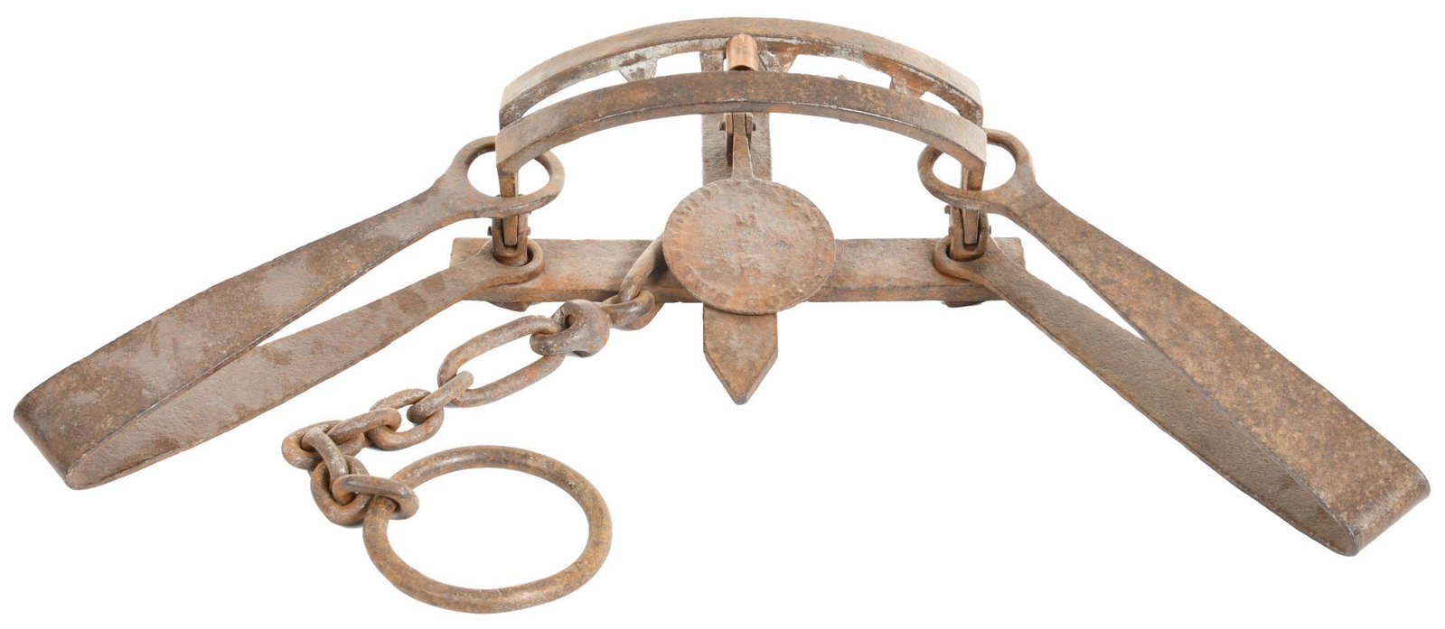 RARE Newhouse Number 5 Bear Trap: The trap features a double spring action with offset teeth mounted jaws. The bear trap shows good condition and comes with the original drag chain and ring.