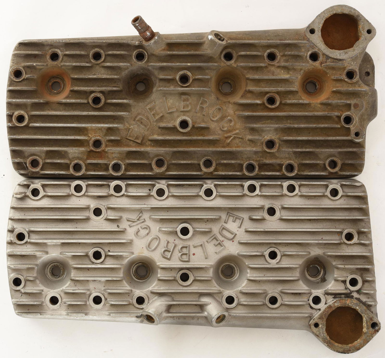 Edelbrock Finned Heads Large Script (1 of 4)